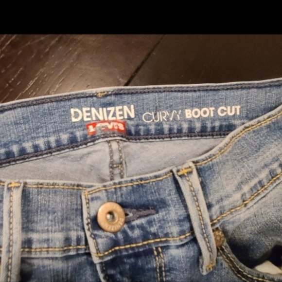 Levi's DENIZEN Curvy Bootcut Jeans In Light Wash, 26 x 32 - Picture 3 of 12